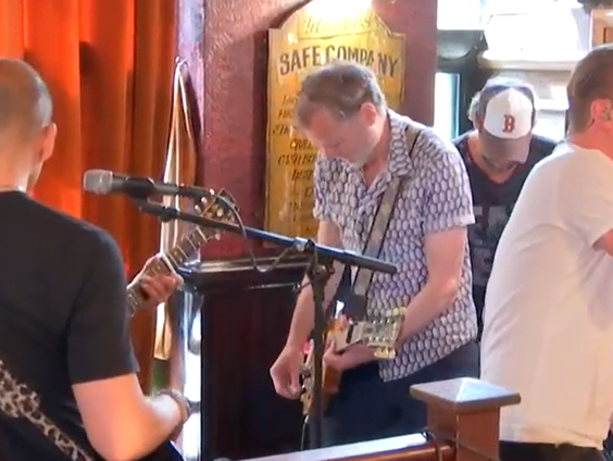 Van Dik Hout - Op de golven dansen wij