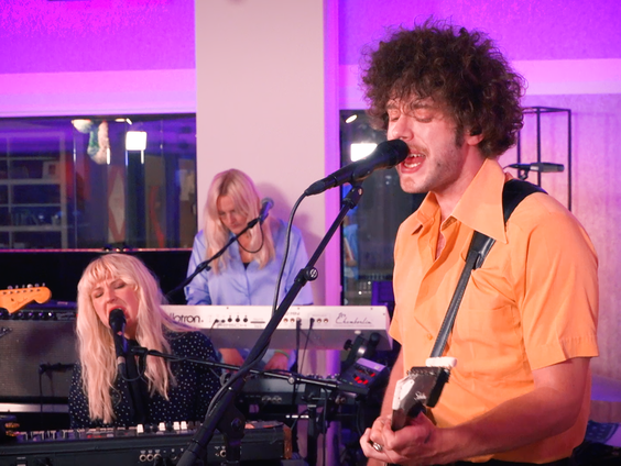 Silver Lake - The Chain (Fleetwood Mac cover) (Live @ Giel)