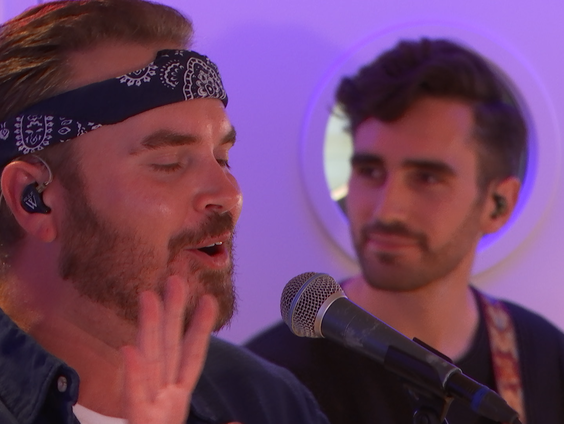 Wulf met Mind Made Up en Know That I'm Here live in Muziekcafé