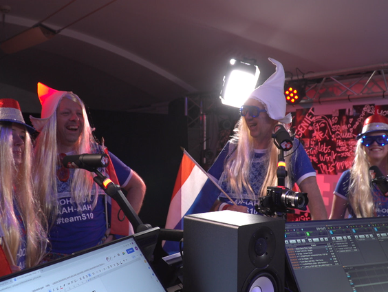 Grote Songfestivalquiz winnaar Jan haalt in vol ornaat prijs op