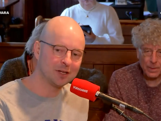 Tim de Wit en royaltydeskundige Simone Lamain vieren het 70-jarig jubileum van The Queen