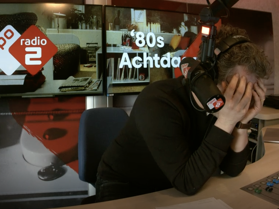 Jeroen laat Paul zijn confronterende radio-demo horen