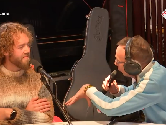 Aan drie universiteiten tegelijk studeren? Het lijkt onmogelijk, maar volgens Ilias de Feijter kunnen we ...