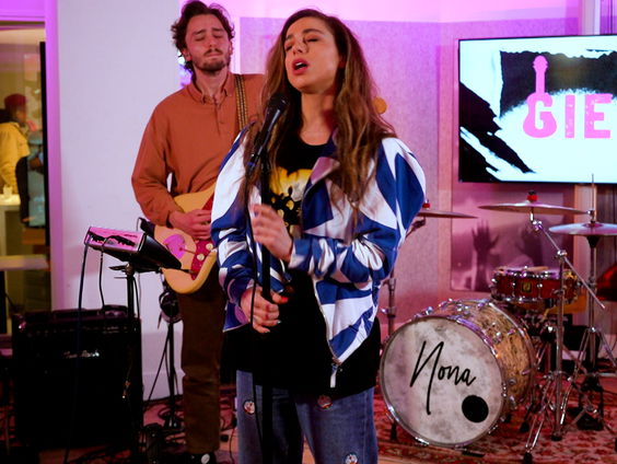 Nona - Sleeptalking (Live @ Giel)