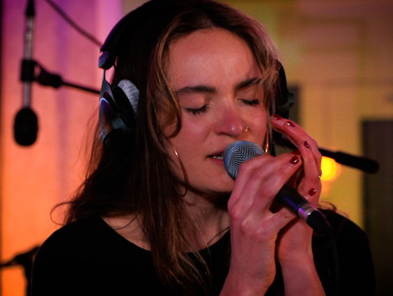 Néomí - Running Up That Hill (Kate Bush cover) (Live @ Giel)