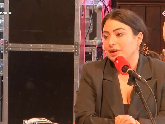 Een jaar na het verschijnen van haar debuutroman is alles anders in het leven van schrijfster Lale Gül. Z ...