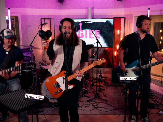 Voltage - Hard To Handle (The Black Crowes cover) (Live @ Giel)