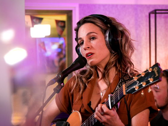 Krystl - Who Gave You The Right (Live @ Giel)