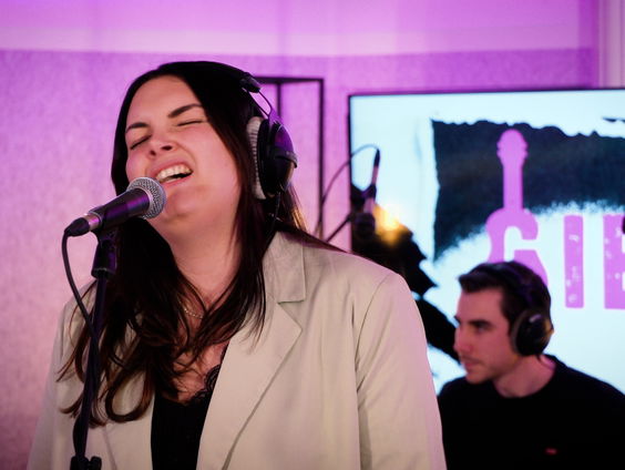 Penny Roox - It's Not Real (Live @ Giel)