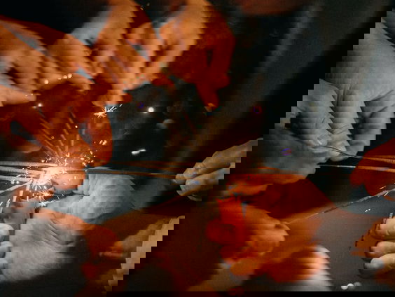 Jeroen vraagt zich af hoe het nu, 5 jaar later, is met de slachtoffers van de AD-Oliebollen-test