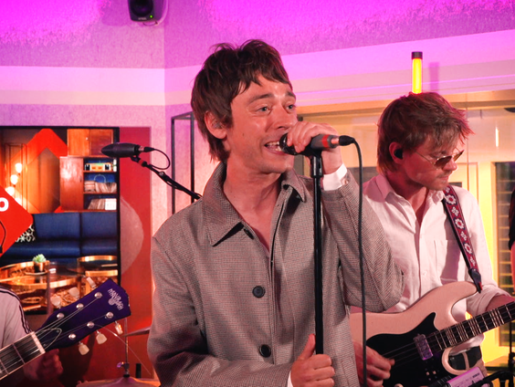 Orange Skyline - Let Me Entertain You (Robbie Williams cover) (Live @ Giel)