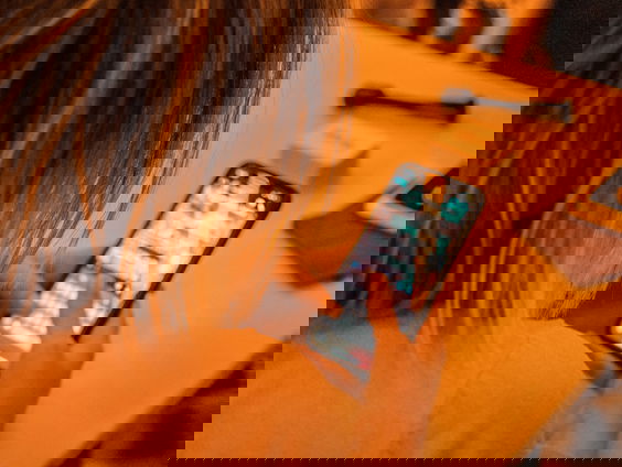 72 jaar oud en straattaalexpert? Margriet Hunfeld is het en schreef er een boek over!