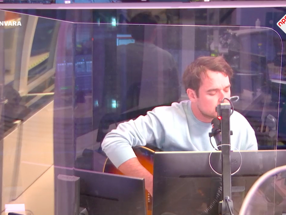 Emil Landman- cover alt-J Breezeblocks (Live @ Giel)