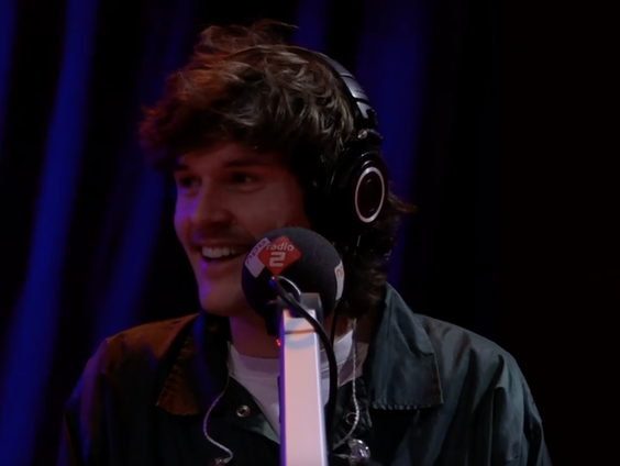 Blanks beantwoordt vragen van zijn fans