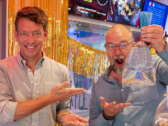 Jeroen krijgt zijn eigen prijzenwinkeltje en twee huisdieren voor z'n verjaardag