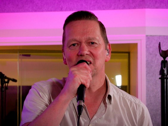 Van Dik Hout - Een Nacht Eeuwigheid (Live @ Giel)