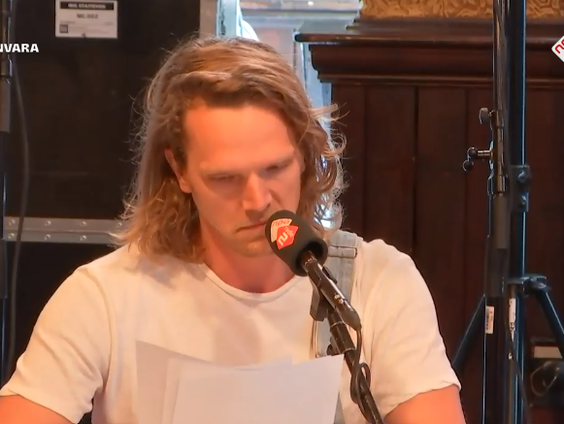 Cabaret: Oorlogsverslaggever op Schiphol