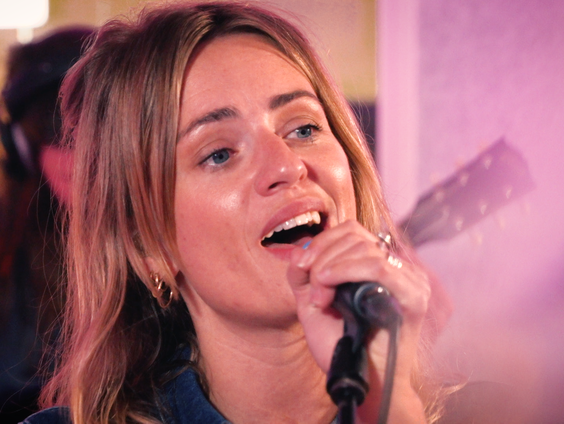 Deborah Parlor - Driving Like A Dream Car Should (Live @ Giel)