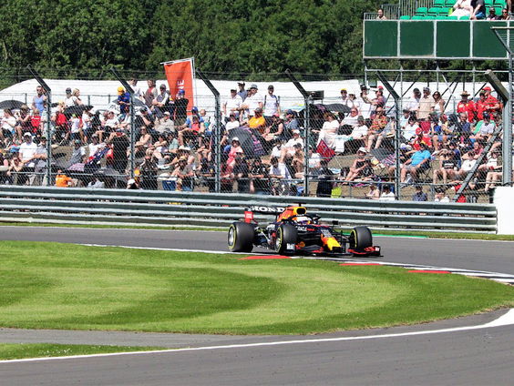 'De autosport wordt steeds populairder, door Max Verstappen'