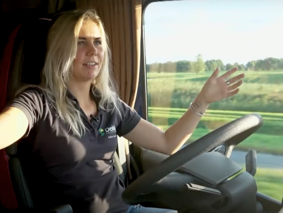 Desiree belt met Pam Bierhaalder uit het nieuwe seizoen van 'Meiden die rijden'