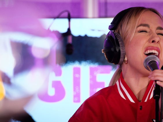 Kimberly Fransens - We Komen Er Wel Uit (Live @ Giel)