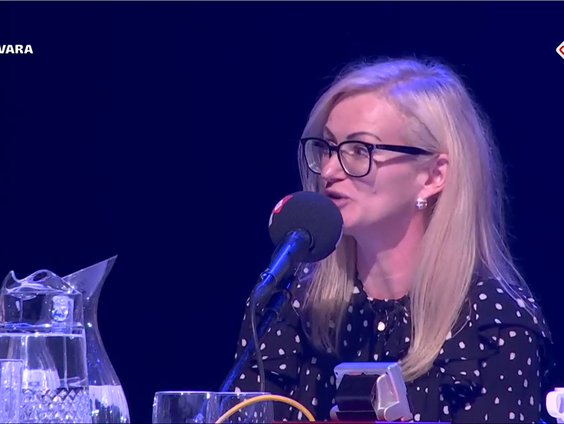 In Den Haag is 1 op de 10 inwoners een arbeidsmigrant. Wethouder Martijn Balster en veldwerker Violetta R ...