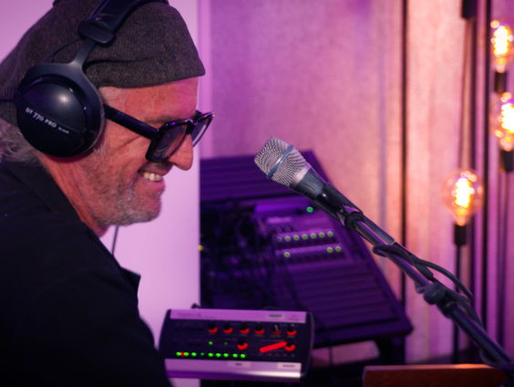 Mell & Vintage Future - High On Love (Live @ Giel)