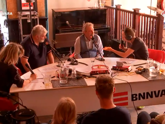 Tussen bergreuzen als de Schwarzhorn en de Matterhorn speelt ons AlpenOranje in juli het EK voetbal voor ...