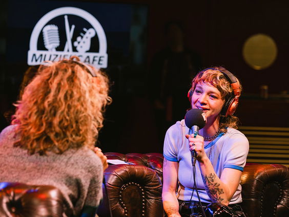 Jacqueline Govaert over haar samenwerking met Crowded House producer Mitchell Froom