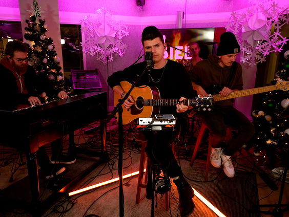 Mick Stender - Love Really Hurts Without You (Live @ Giel)