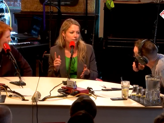 Yentl en De Boer trekken het land door met hun nieuwe voorstelling Modderkruipers.