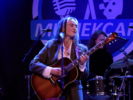 néomí - If I Wasn't Made For Love | live in Muziekcafé