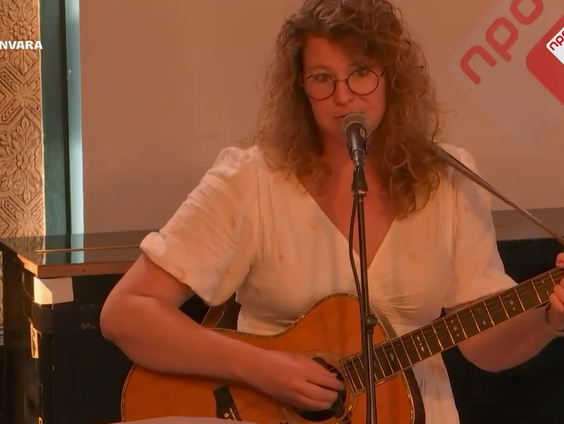 Kiki Schippers over Kaag