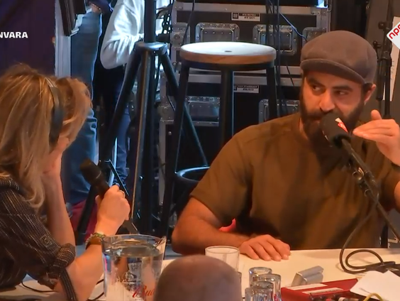 Saman Amini vertelt zijn levensverhaal in de cabaretvoorstelling ‘Saman Amini’s Integratieplan’