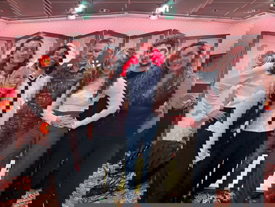 Néomí’ speelt ‘somebody’s daughter’ en ‘your girl’ @ Blokhuis