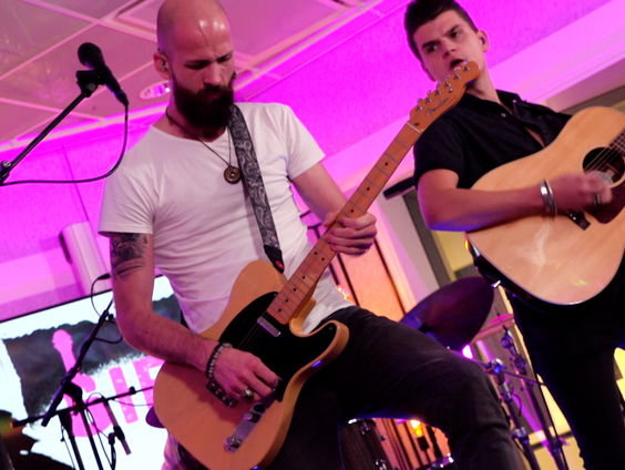 Mick Stender - Does Your Mother Know (ABBA cover) (Live @ Giel)