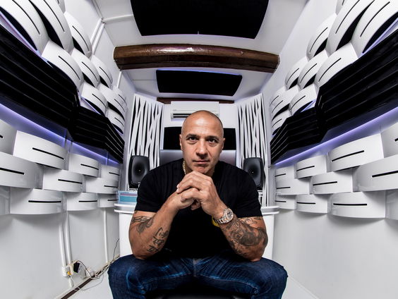 Paul Elstak ontvangt vandaag prestigieuze Gouden Harp: "Moest eventjes binnenkomen"