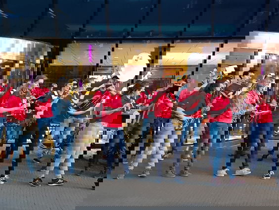 Blaaskapel voor Jeroen in het Nijmeegse bos: verjaardag tijdens Vierdaagse oefendag!