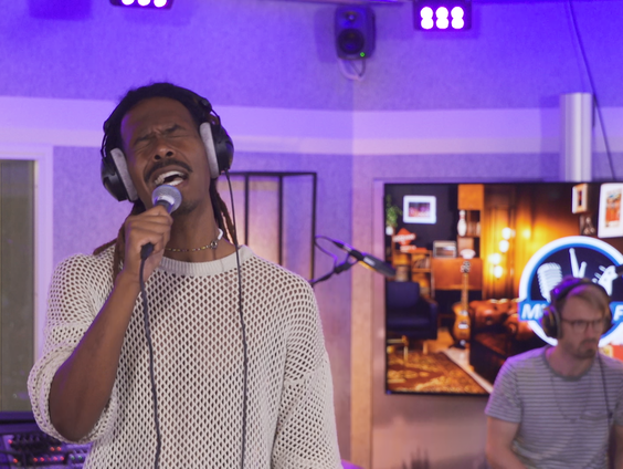 Jeangu Macrooy - Grandma's Hands | live in Muziekcafé