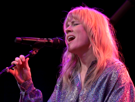 Ilse DeLange - Violet & Blue | live in Muziekcafé