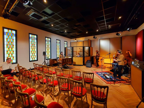 DeWolff probeert vandaag 'studio-to-store' wereldrecord te verbreken