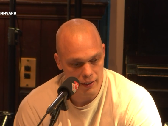 Henk Grol doet boekje open