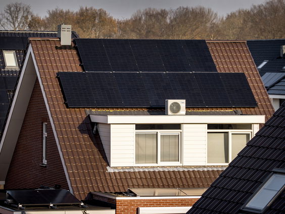 Betalen voor een ander z'n gratis stroom?! Jan-Willem en Jeroen voelen Budget Energie aan de tand