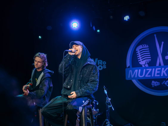 Oscar and the Wolf - Angel Face | live in Muziekcafé