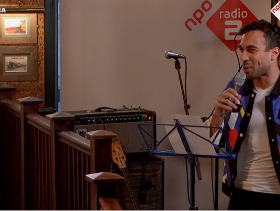 Het Spijkerlied met Aron Elstak