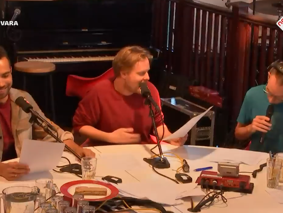 Cabaret: Porno kijkende priesters