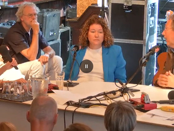 Frank Candel van Vluchtelingenwerk en Anne Marijke Podt van D66 over Ter Apel