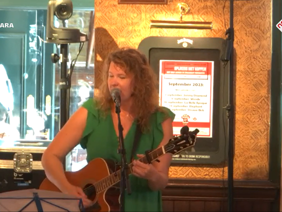 Cabaret: Kiki neemt muzikaal de verkiezingscampagnes door