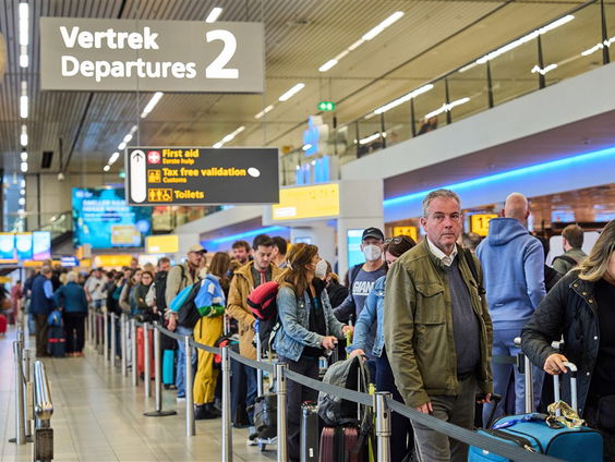 Schiphol zet zich schrap voor topdrukte