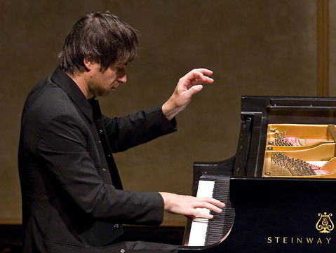 VakantieVoicemail #36: Elze bezocht een bijzonder buitenconcert van pianist Piotr Anderszewski